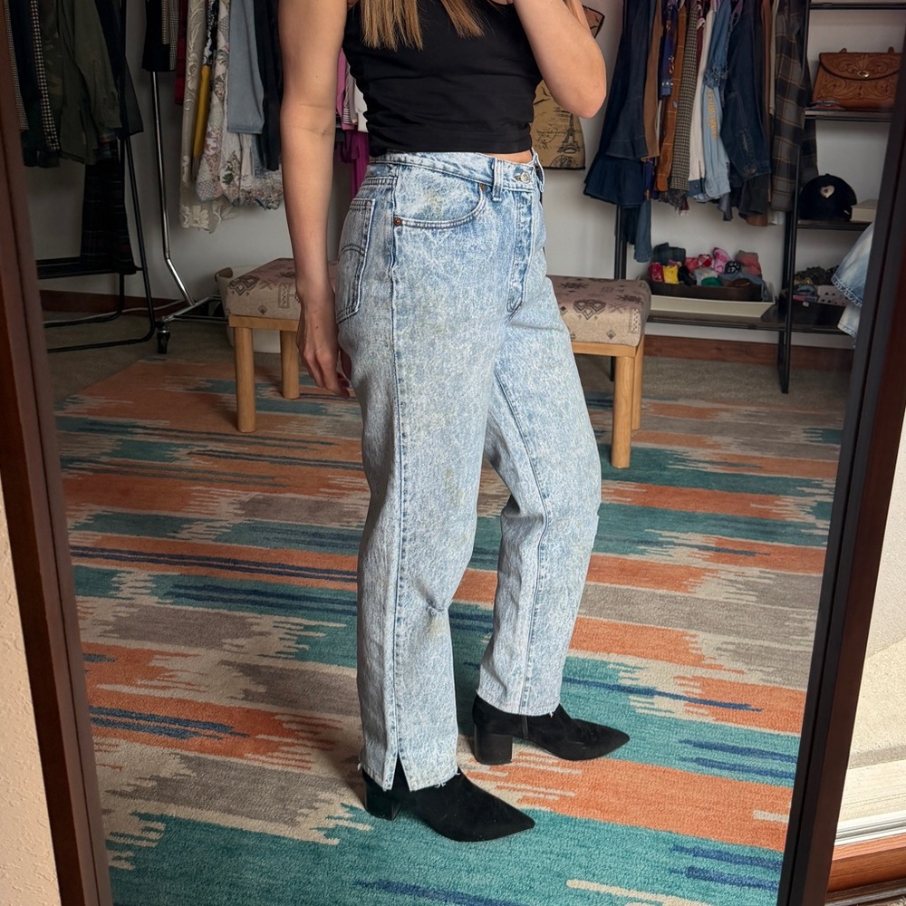 Vintage Levi’s USA Light Wash Distressed Acid Wash - Picture 3 of 16